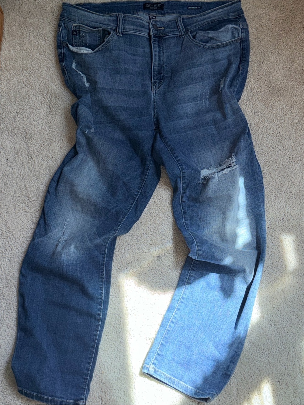 Judy Blue women’s Boyfriend
Relaxed Distressed Blue Jeans